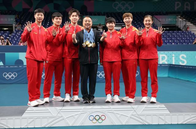 图片1 2024巴黎奥运会乒乓球项目女团金牌赛 刘国梁 新华社 图片2_副本.jpg